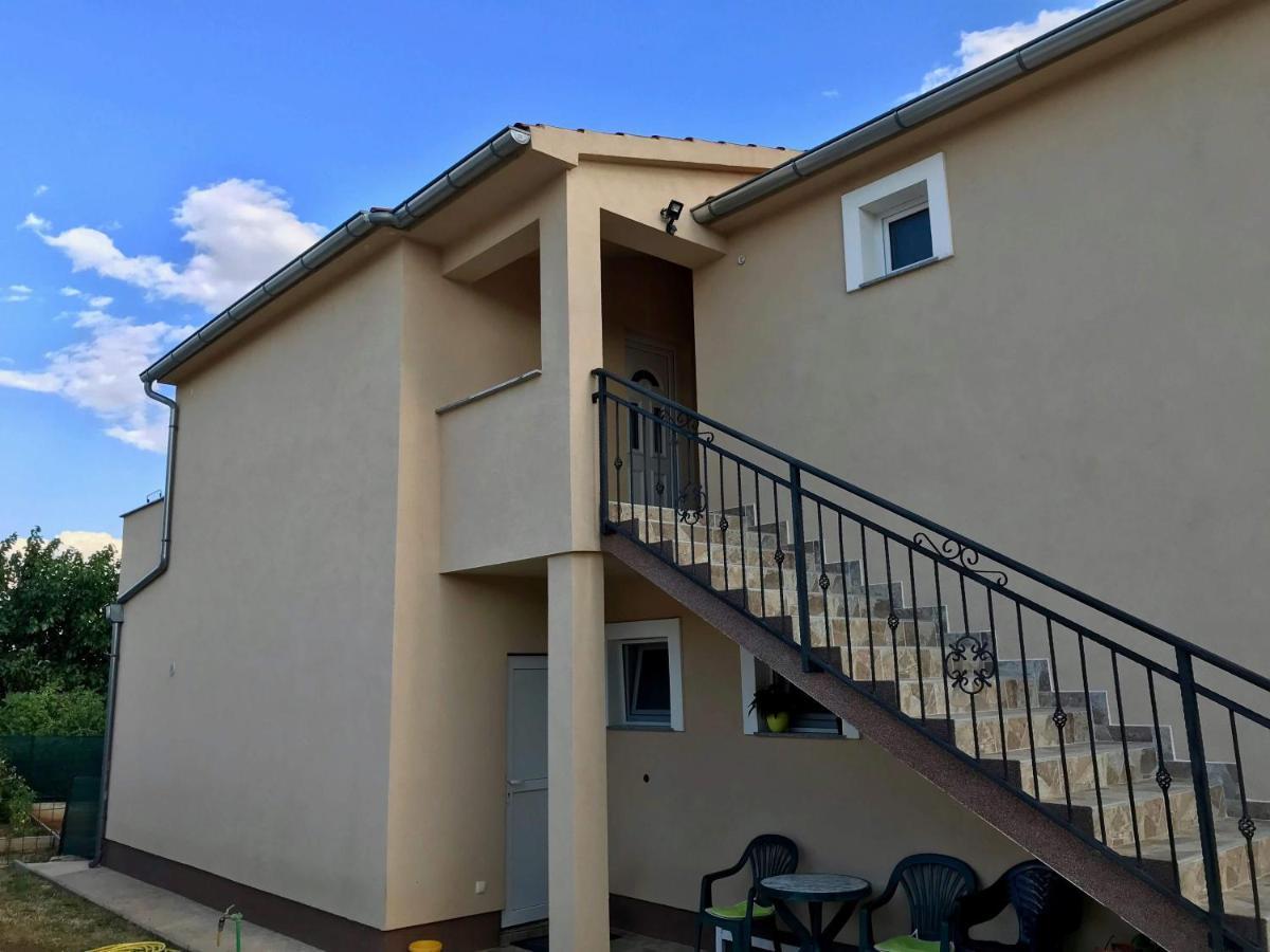 Apartman Laura Tribalj Buitenkant foto