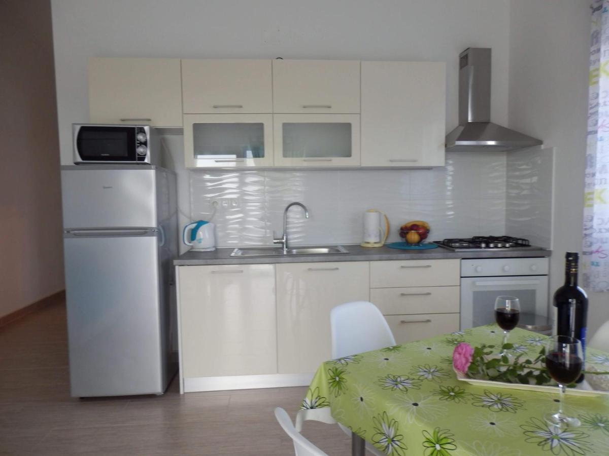 Apartman Laura Tribalj Buitenkant foto