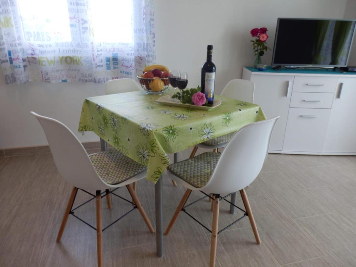 Apartman Laura Tribalj Buitenkant foto