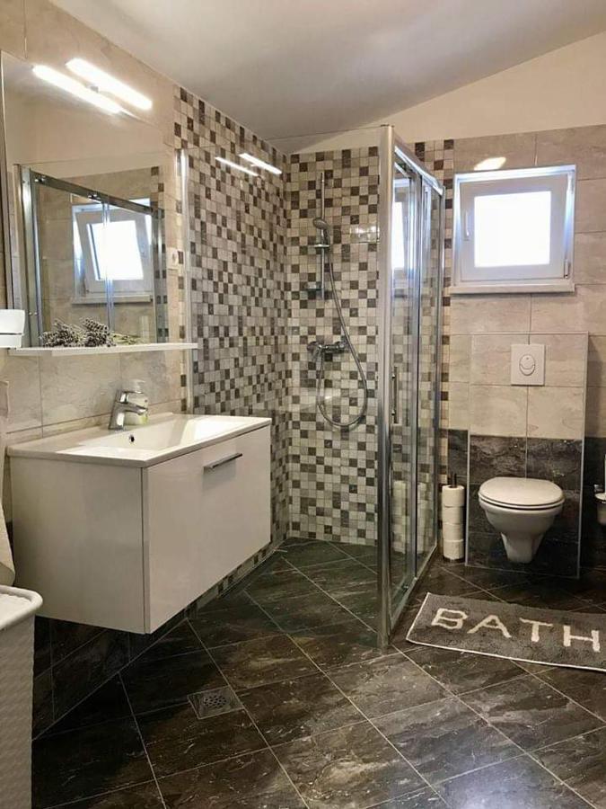 Apartman Laura Tribalj Buitenkant foto